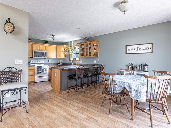 5th image of 1382 Edinburgh Dr