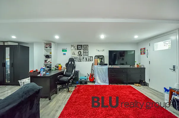 Rented by BLU Real Estate | media 20