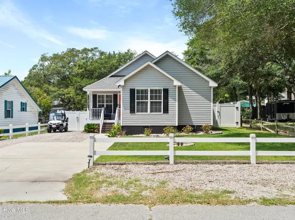 157 NE 3rd Street, Oak Island, NC 28465