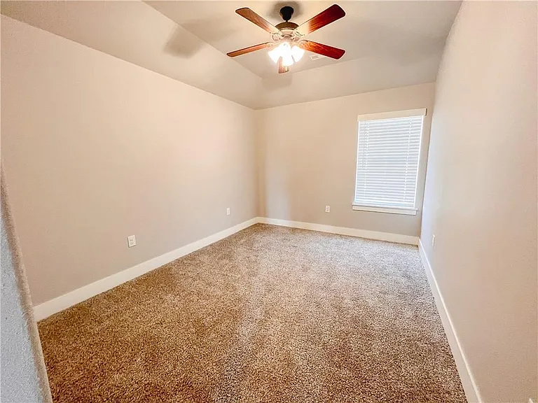 1052 Hampton St — Photo 13