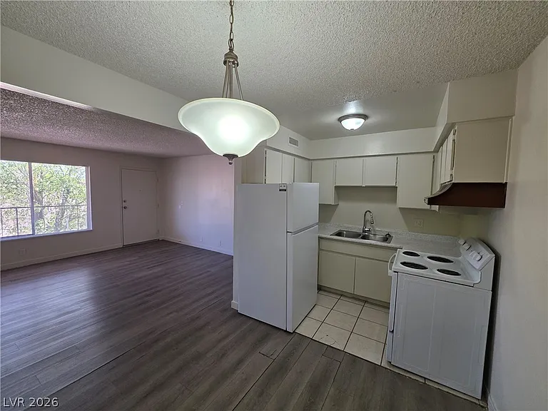 615 S Royal Crest Cir #10 — Photo 29