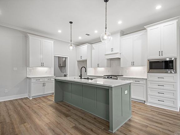 2nd image of 525 Valley Oak Dr