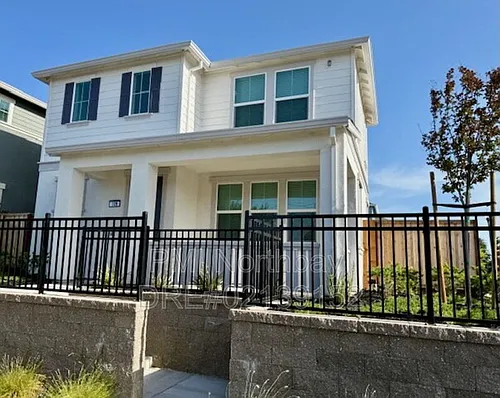 109 Clownfish St Photo 1