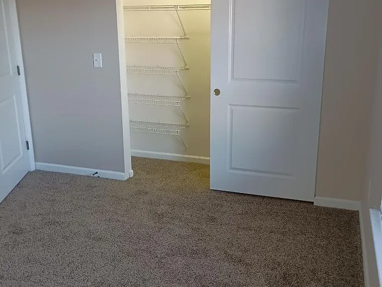 185 - COUNTRY VIEW APARTMENTS — Photo 16