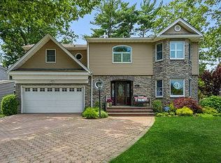 218 Roxbury Rd, Garden City, NY 11530