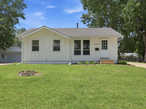 2319 Pinehurst Dr, Bettendorf, IA 52722