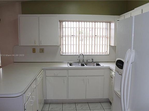 4th image of 1200 SW 142nd Ave #1200