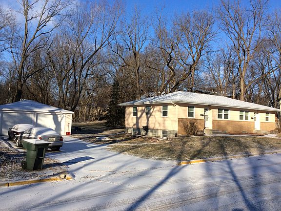 SE View w/driveway & garage