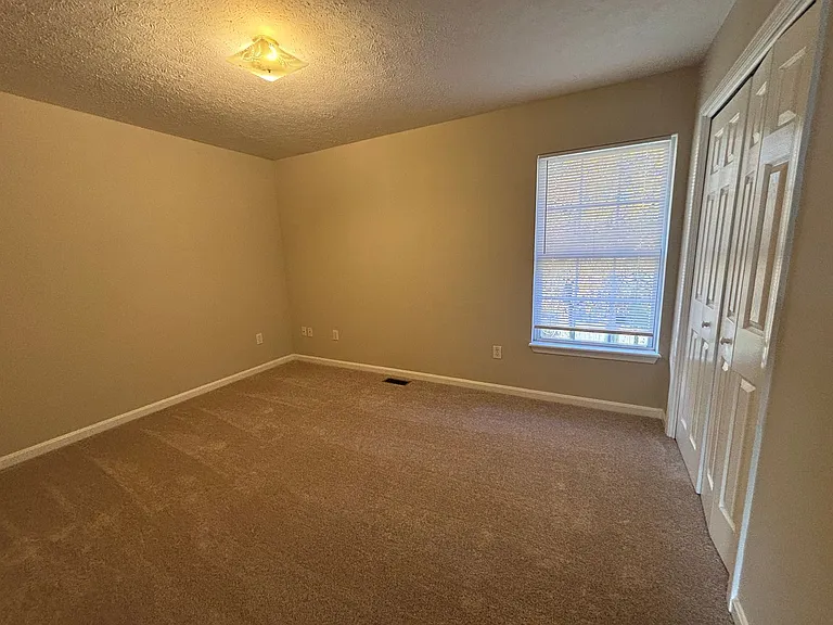 1150-1156 1164 Woodland #DRIVE;-1204 — Photo 16