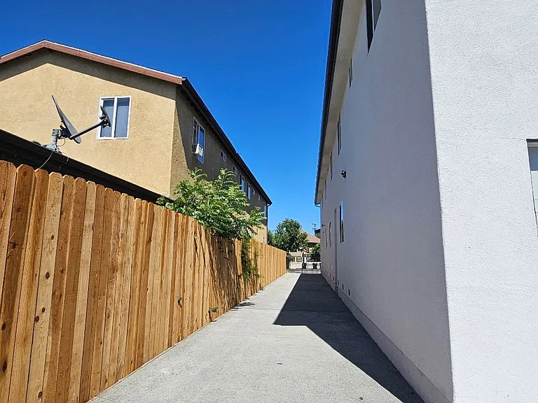 3839 Woodlawn Ave — Photo 49