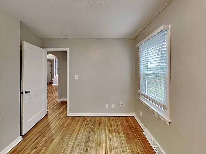2090 Hillview Rd — Photo 6