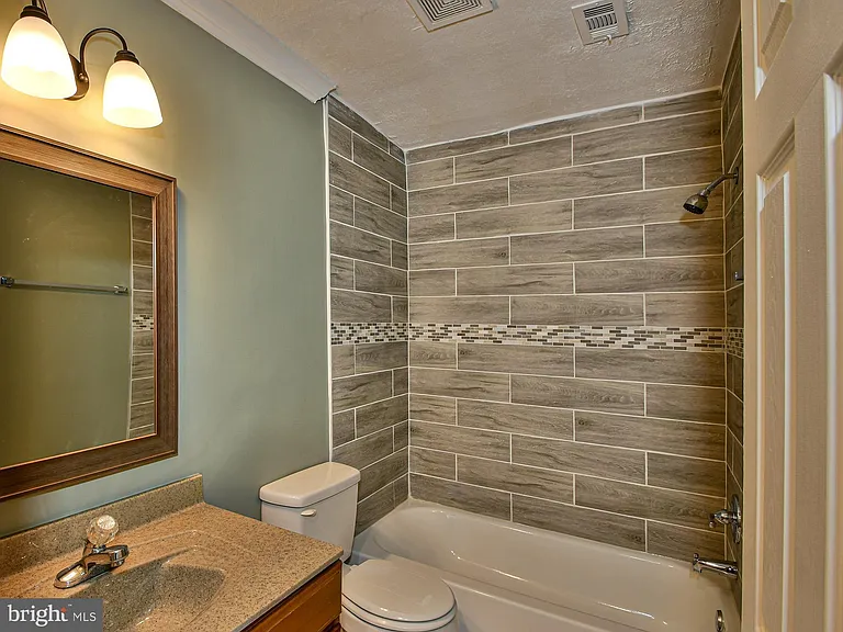 8011 Mandan Rd #303 — Photo 19