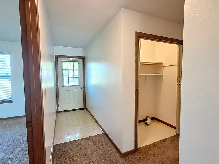 950 N Larson St — Photo 9