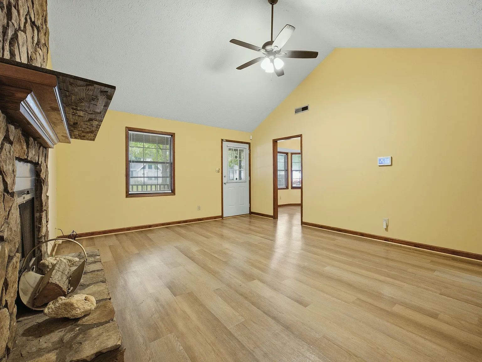 3 bed, 1342 sqft, $1,825 — Photo 4