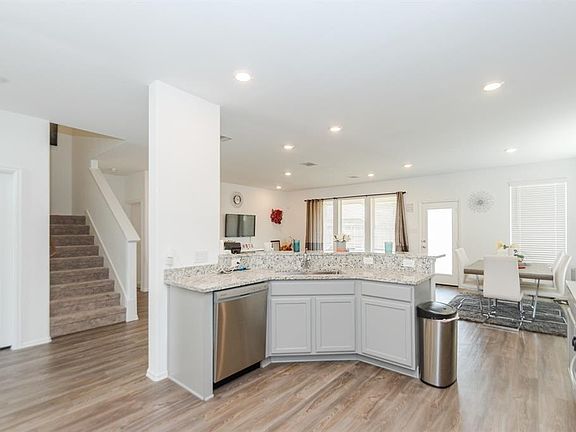 3rd image of 5007 Dunstable Manor Ln