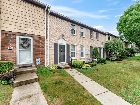 132 Stepping Stone Ln, Orchard Park, NY 14127