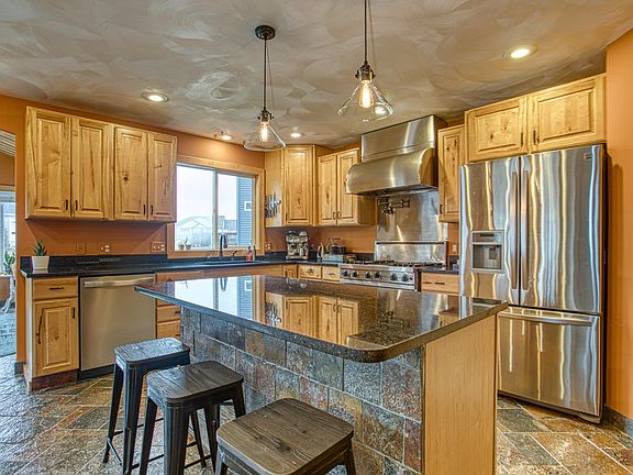 4th image of 8631 Twin Lakes Dr