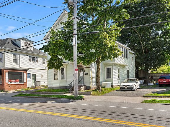 4th image of 186 Washington St