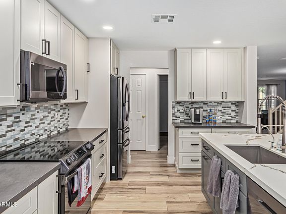 3rd image of 9049 W Tonopah Drive