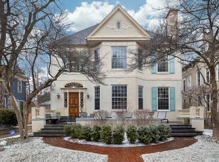 315 Davis St, Evanston, IL 60201