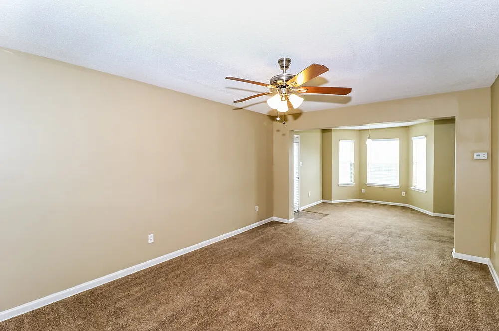 3 bed, 2.5 bath, 1258 sqft, $1,590 — Photo 2