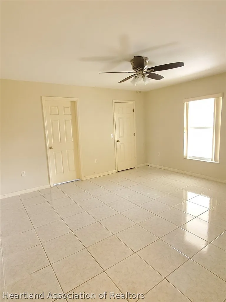 4 bed, 2.0 bath, 1588 sqft, $1,600 — Photo 2