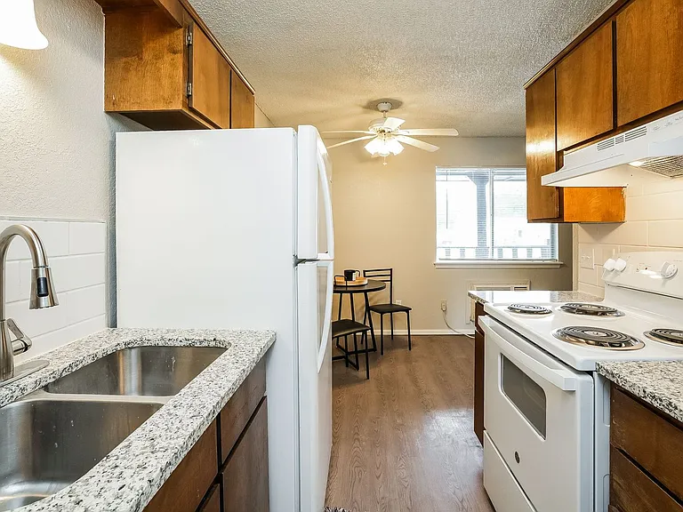 Kimberly Apartments — Photo 12