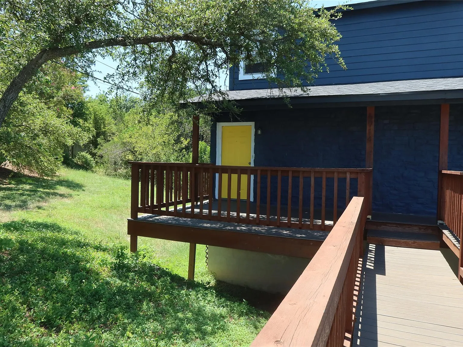 2 bed, 1.5 bath, 992 sqft, $1,650 — Photo 2