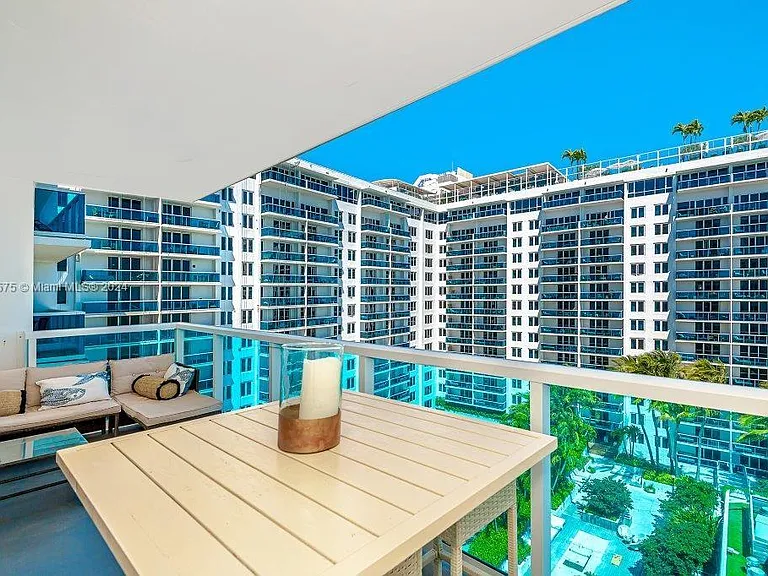 2301 Collins Ave #1117 — Photo 2
