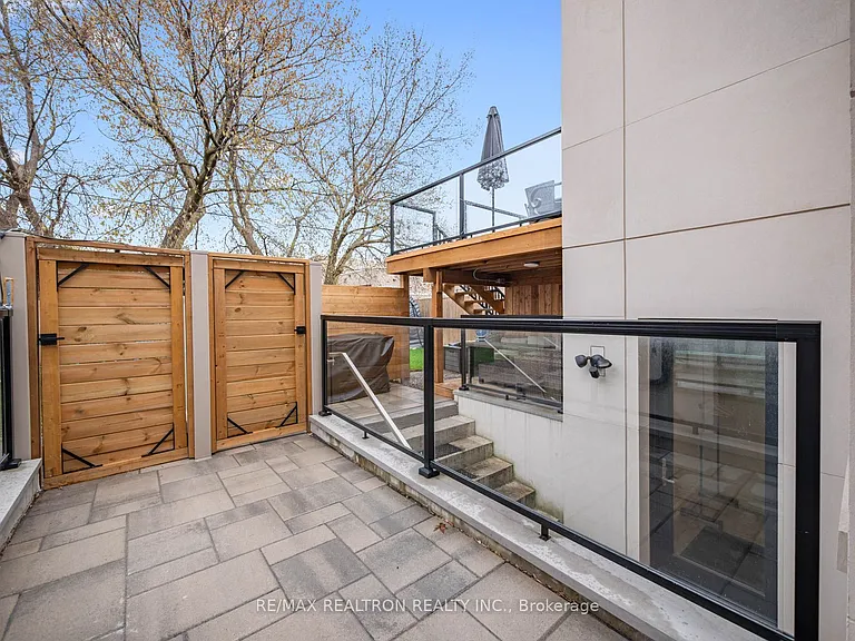 10 Katherine Rd #LOWER — Photo 6