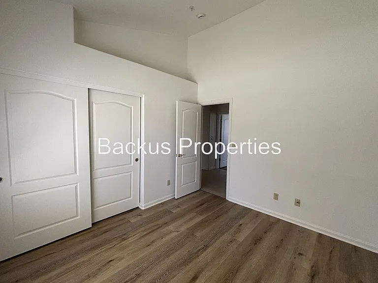 18223 Viewcrest Ln — Photo 14