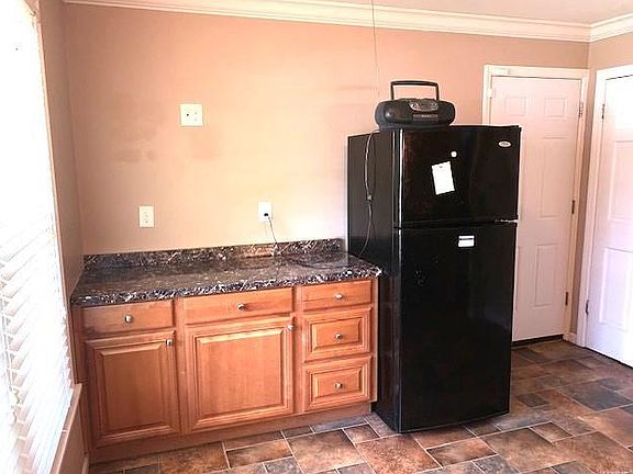 4th image of 8598 Engler Ave