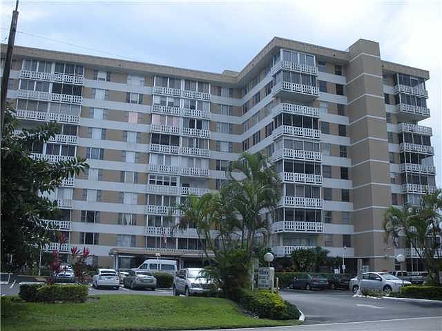 1st image of 4330 Hillcrest Dr APT 400