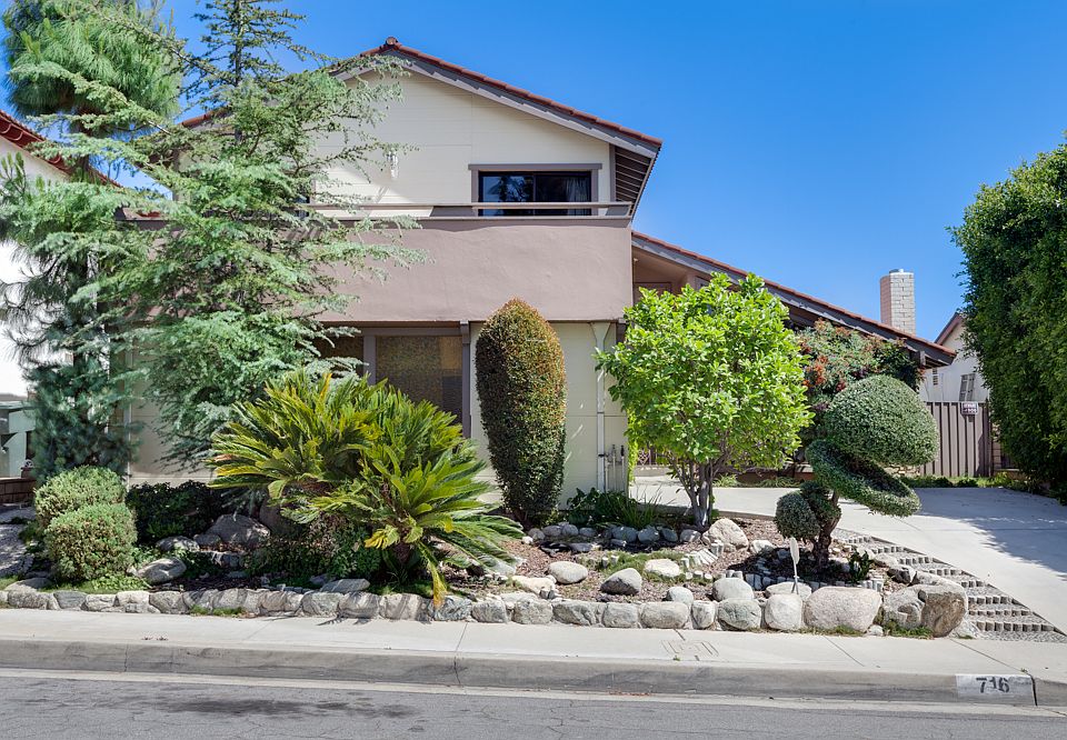 1st image of 716 Crest Vista Dr