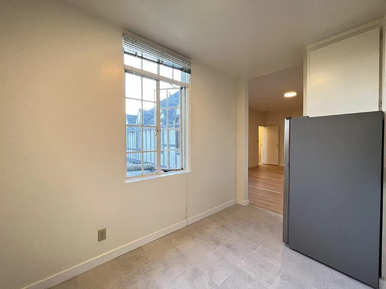 2541-2569 Le Conte Ave — Photo 11