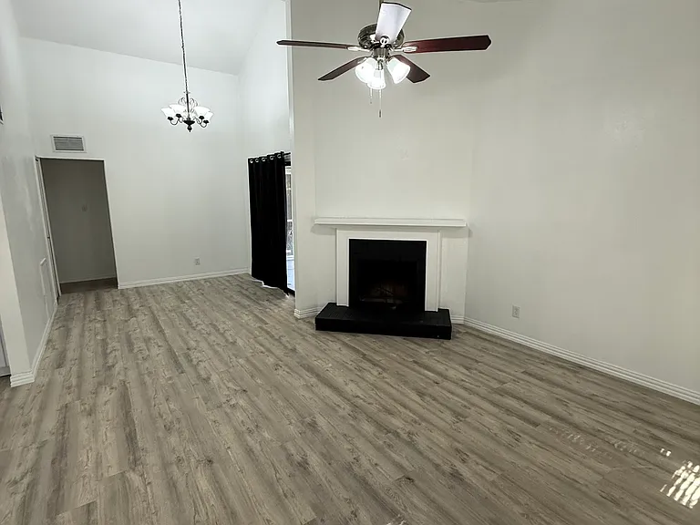125 London Ln — Photo 4