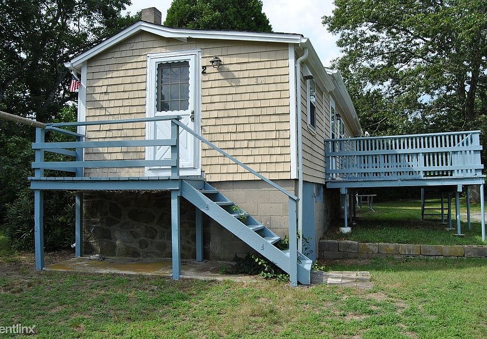 2 shore drive narragansett, ri