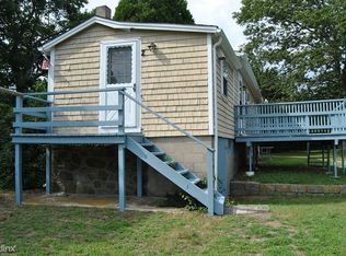 2 Shore Dr, Narragansett, RI 02882