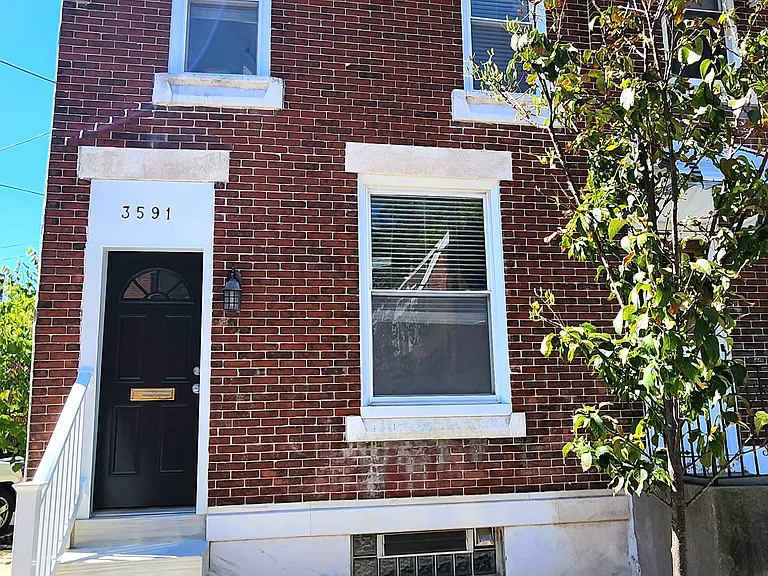 3591 Calumet St — Photo 3