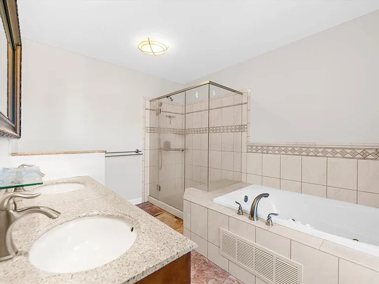 300 Old York Rd — Photo 19