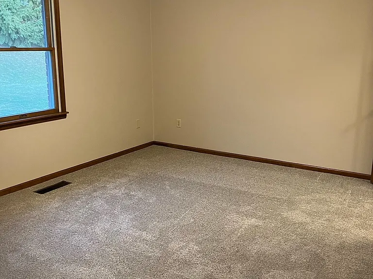 291 Woodlawn Dr — Photo 7