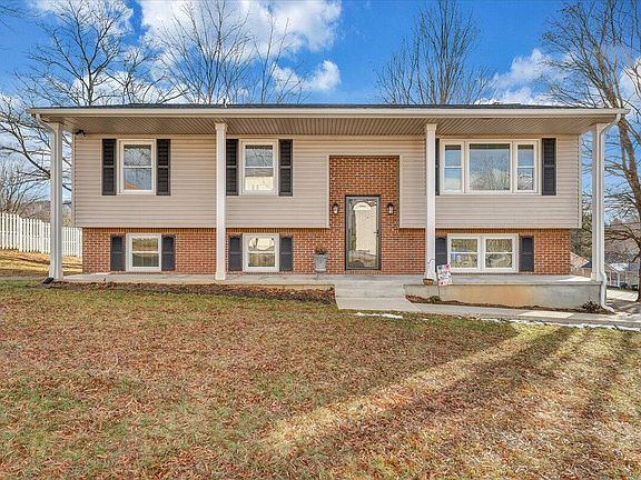 2nd image of 1349 Rainbow Forest Dr