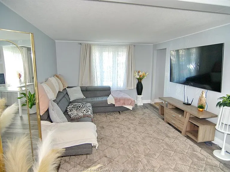 10357 Shenandoah Cres — Photo 4