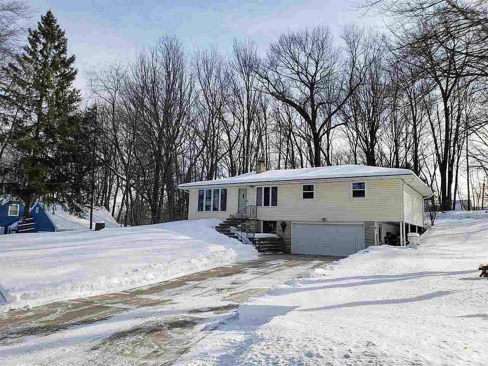2771 Whippoorwill Dr. in west Green Bay