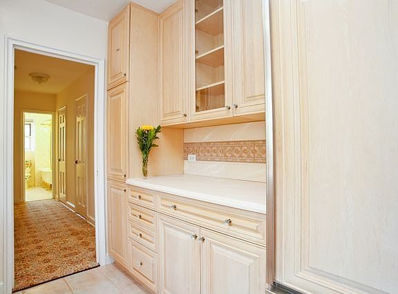 4th image of 1 Chateaux Cir APT 1K