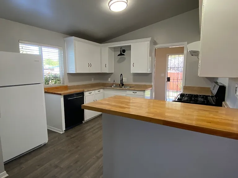 6821 Century St — Photo 7