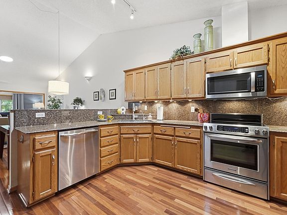 4th image of 809 White Oak Ct