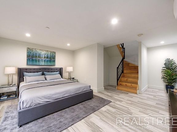 4th image of 1178 Gates Ave #1A