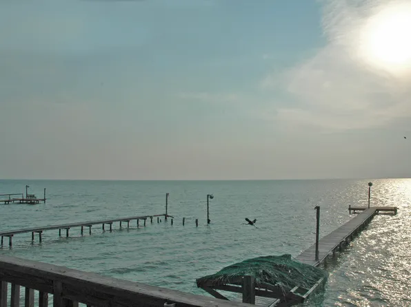 57 Belaire Dr, Rockport, TX 78382