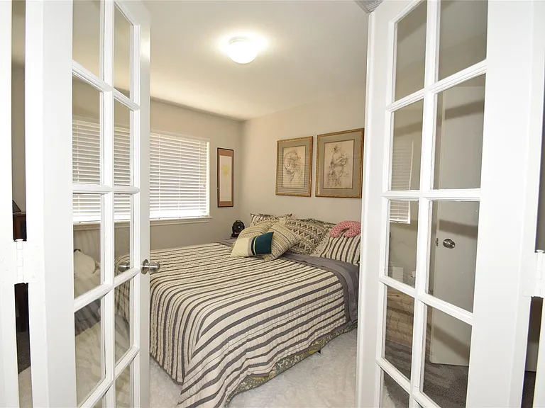 22922 Glenover Dr — Photo 19